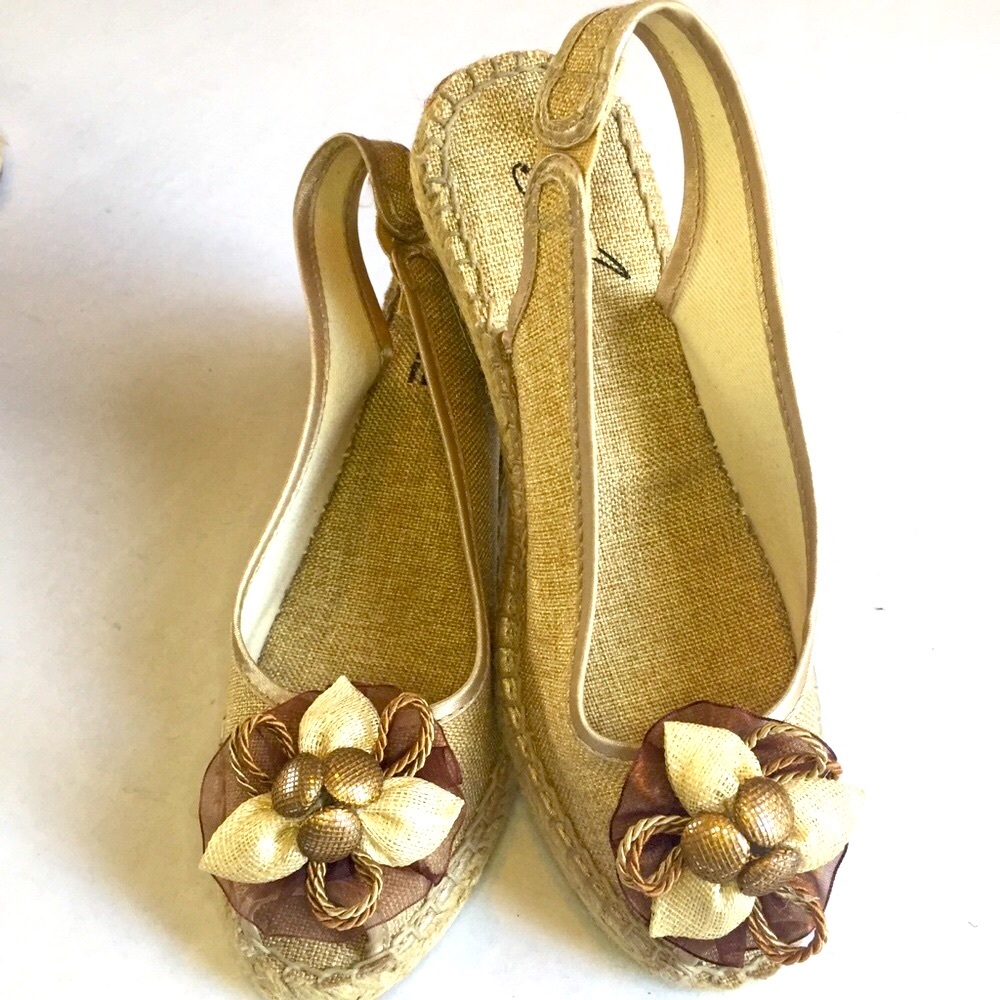 Azura Peep Toe Woven Flower Wedge Sandal Size 36